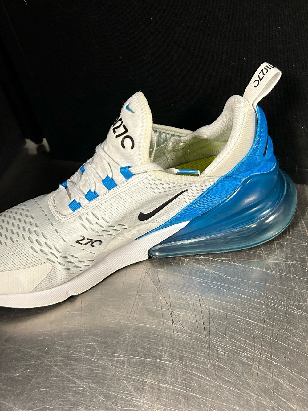 Nike Air Max 270 Size 11 Men - Picture 6 of 9